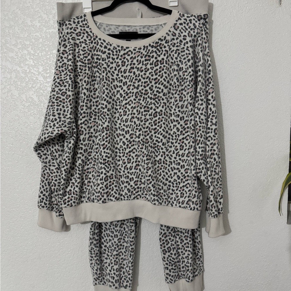 Victoria's Secret Leopard Print Lounge Set